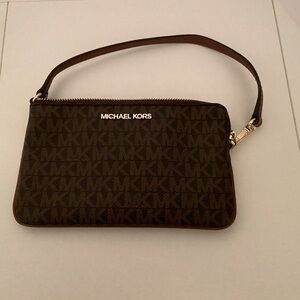 Michael Kors Jet Set Travel Large Wristlet. Fully zippered top closure. Like new